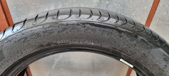Predám 2xletné pneumatiky Pirelli 235/50 r19,dezent do 4mm. - 2