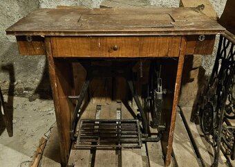 Šijací stroj Zetina - 2