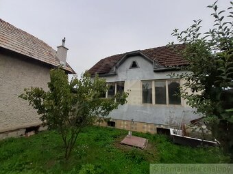 Chalupa s letnou kuchyňou a pivnicou v tichej obci Plášťov - 2
