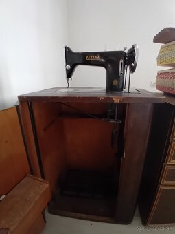 Predám starý historický šijaci stroj aj moderný - 2