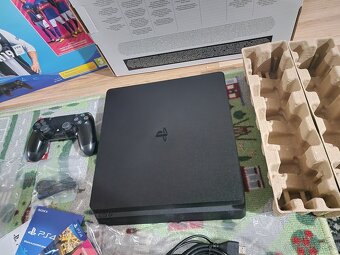 Playstation 4 slim - 2