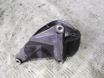 Drziak loziska Golf Octavia Touran - 2