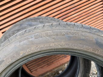Dunlop 255/45R20 - 2