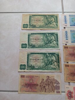 Zbierka starých bankoviek a mincí. - 2