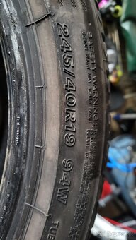 245/40 R19 - 2