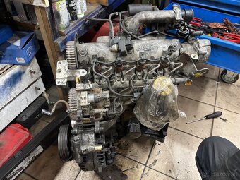 Renault F9Q motor - 2