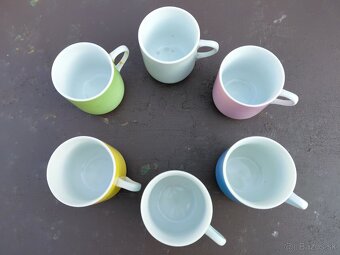 Starožitná sada farebných hrnčekov - 2