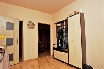 Veľký 4 izbový byt s balkónom - Na predaj - 2