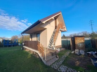 ZĽAVA Na predaj záhrada s murovanou chatkou v Komárne - č - 2