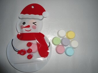 Vianočný snehuliak plný šumiviek - 2