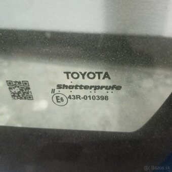 Čelné sklo toyota hilux - 2