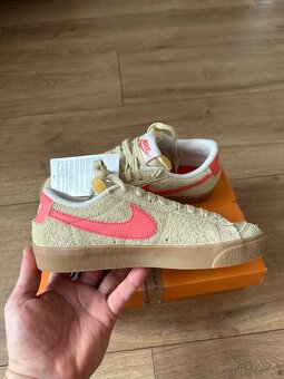 Nike. - 2