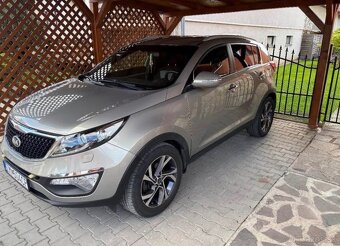 Predám Kia sportage 1,7 Crdi 2WD PLATINUM - 2