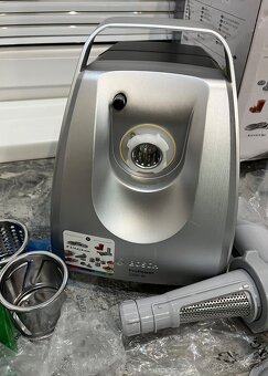 Nový mäsomlynček Bosch MFW68660 ProPower 2200 W - 2