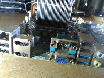 xeon 1220 v3+doska original chladic - 2