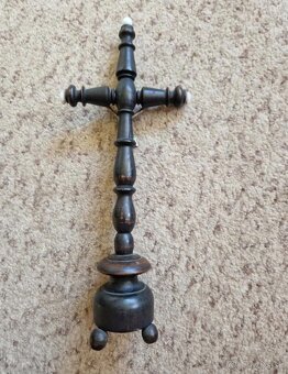 Starozitny dreveny krizik - 2