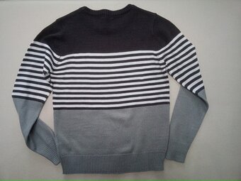 tenší svetrík 116 - 2