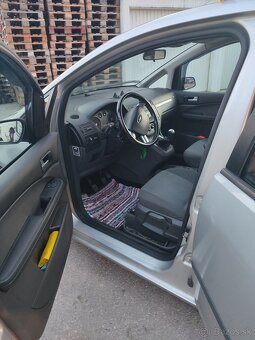 Predám auto Ford FOCUS C Max 2L 100kw - 2