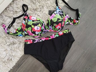 Dvojdielne plavky pre plnoštíhle. L, 2XL čierna + kvety - 2