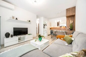 REZERVOVANÉ : Elegantný 2-izbový byt v projekte SLNEČNICE, F - 2
