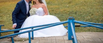 Princeznovské svadobné šaty so závojom a korunkou - 2