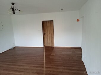 Rodinný dom v Žakovciach - dve bytové jednotky - 2