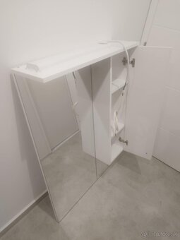 Kúpeľňová skrinka so zrkadlom - 2