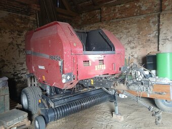 LIS na kulaté balíky CASE RB 454  s řezáním - 2