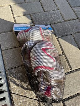 Dievčenské chrániče a prilba - 2