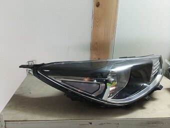Práve predné svetlo Kia Rio - 2