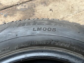 225/65R17 102H Bridgestone Blizzak LM005 - 2