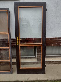 Predám vchodové drevené dvere s presklenim - 2