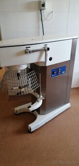 Predam robot Alba RE22 - 2