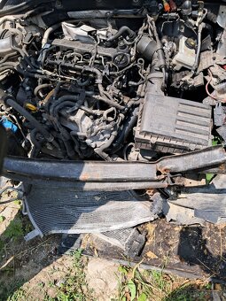 Rozpredám octavia 3, 1.6, 77kw, svetlá,dvere, motor, kufor - 2