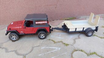 Bruder Jeep Wrangler s prívesom - 2