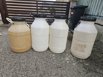 Predam plastové SUDY 50 litrové - 2