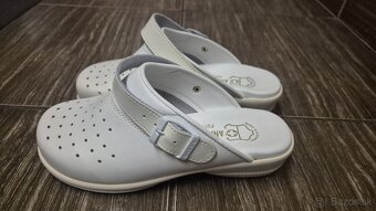 Predám nové biele zdravotnícke topánky - 2