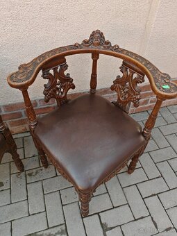 Starožitné rohové vyrezávané stoličky - 2