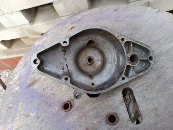 ČZ předválečná - víko motoru - 2