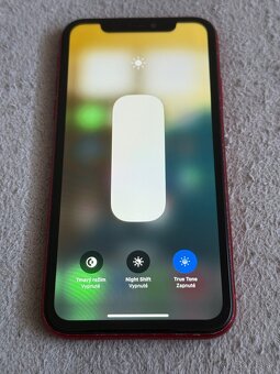 Predám Apple iPhone 11 64GB RED Na ráme sú známky používania - 2