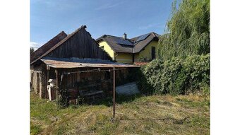Na predaj starší rodinný dom s veľkou záhradou. - 2