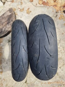 Predám 2 motocyklové pneumatiky Mitas 125/70ZR17 M/C 58W - 2