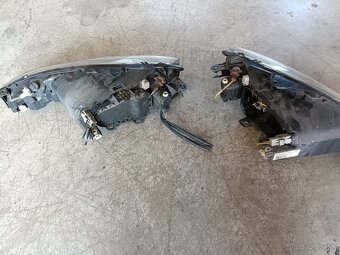 Predne svetla peugeot 206 - 2