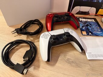 PS5 Digital + Nacon stanica + 2 ovládače | TOP stav - 2