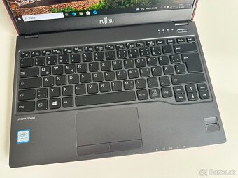 Fujitsu LifeBook U938 červený ultrabook - 2