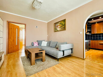 Predám útulný a slnečný 3-izbový byt s loggiou - 2