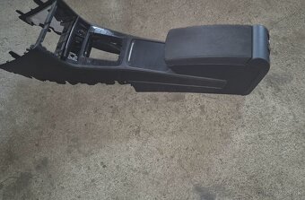 Predám laktovu opierku Passat B6 - 2