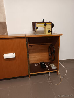 Predám šijací stroj Veritas - 2