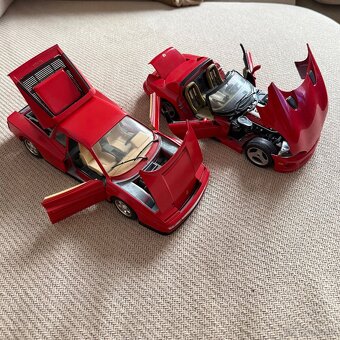 Bburago 1/18 Ferrari Testarossa & Dodge Viper - 2