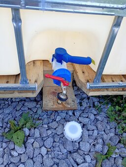 Predám ibc nádrž 1000 L - 2